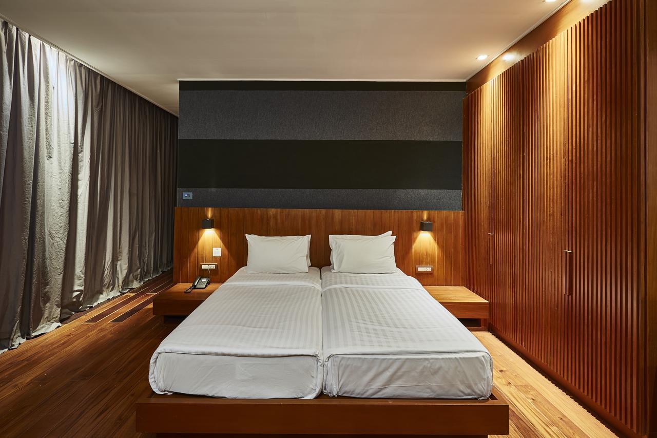 LUXX Langsuan Hotel - SHA Plus Bangkok Bagian luar foto